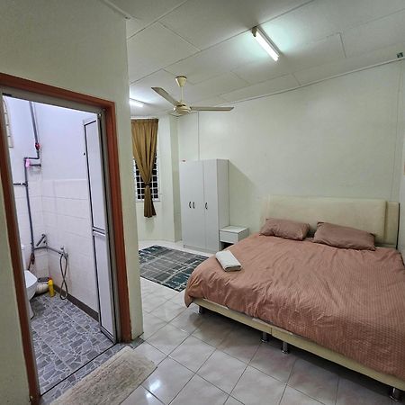 Ruhani Homestay 3 Kb - 4 Bedroom Fully Airconditioned With Wifi & Netflix Кота Бару Екстериор снимка