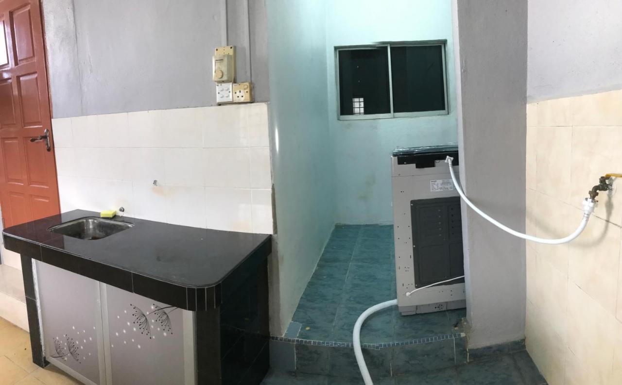 Ruhani Homestay 3 Kb - 4 Bedroom Fully Airconditioned With Wifi & Netflix Кота Бару Екстериор снимка