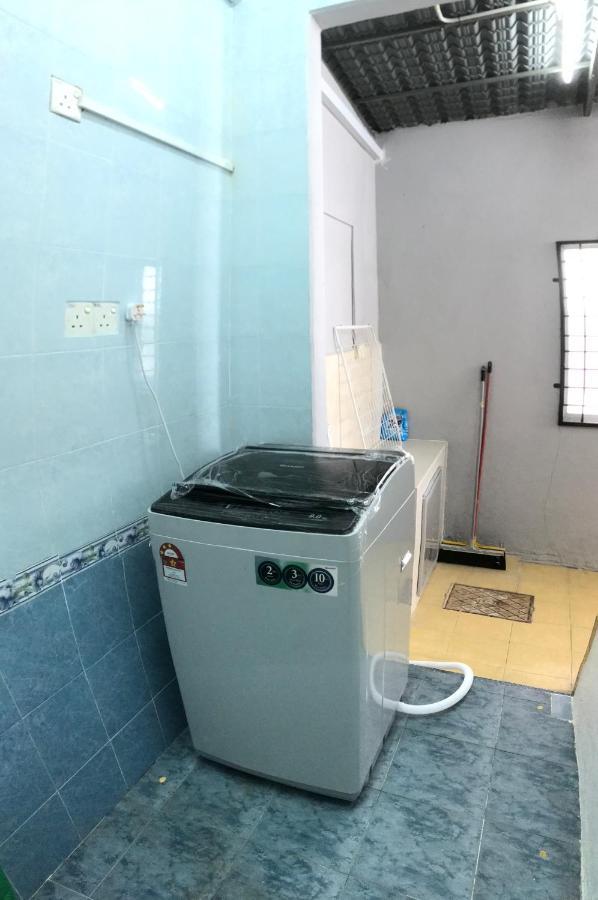 Ruhani Homestay 3 Kb - 4 Bedroom Fully Airconditioned With Wifi & Netflix Кота Бару Екстериор снимка