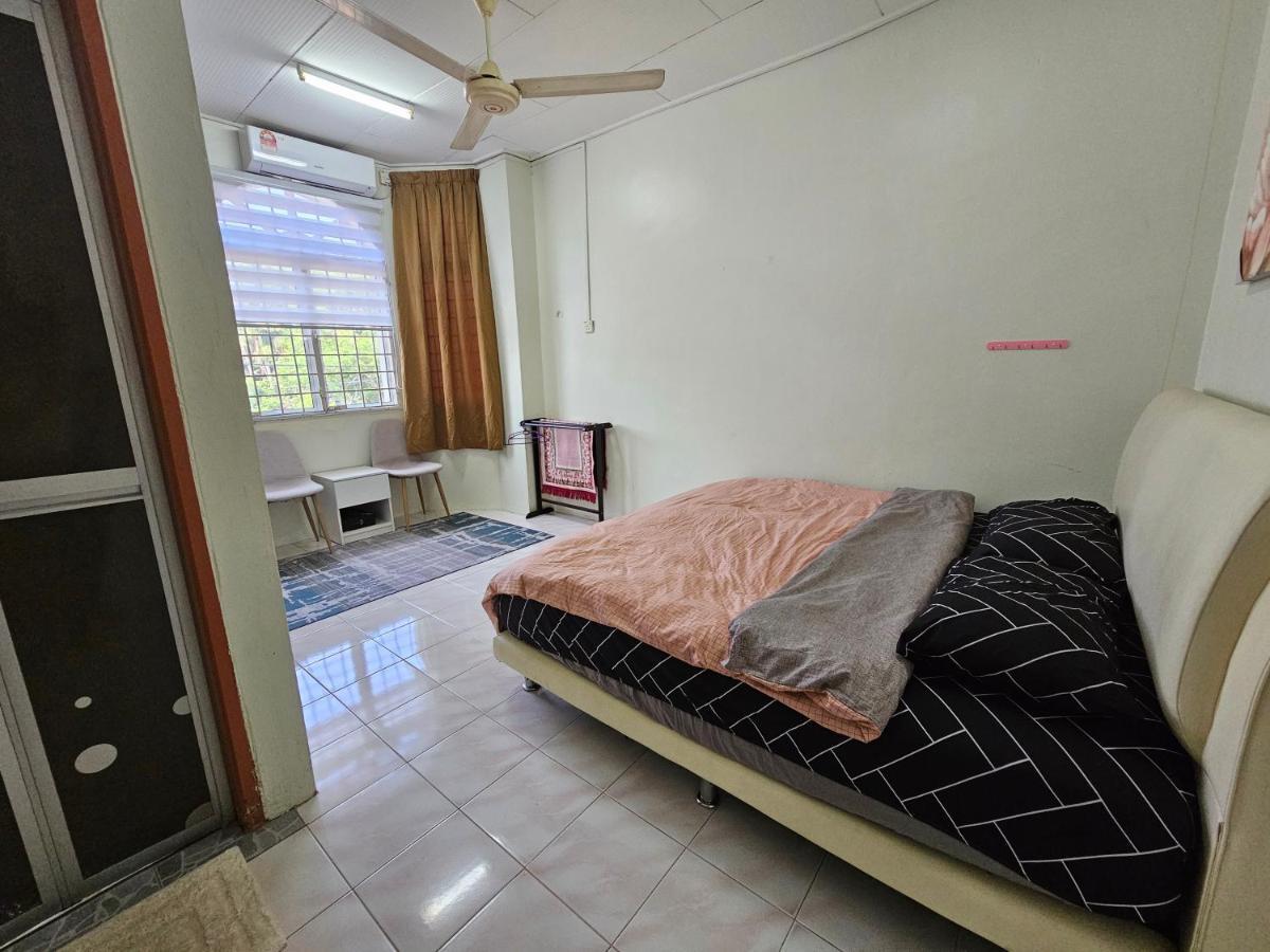 Ruhani Homestay 3 Kb - 4 Bedroom Fully Airconditioned With Wifi & Netflix Кота Бару Екстериор снимка