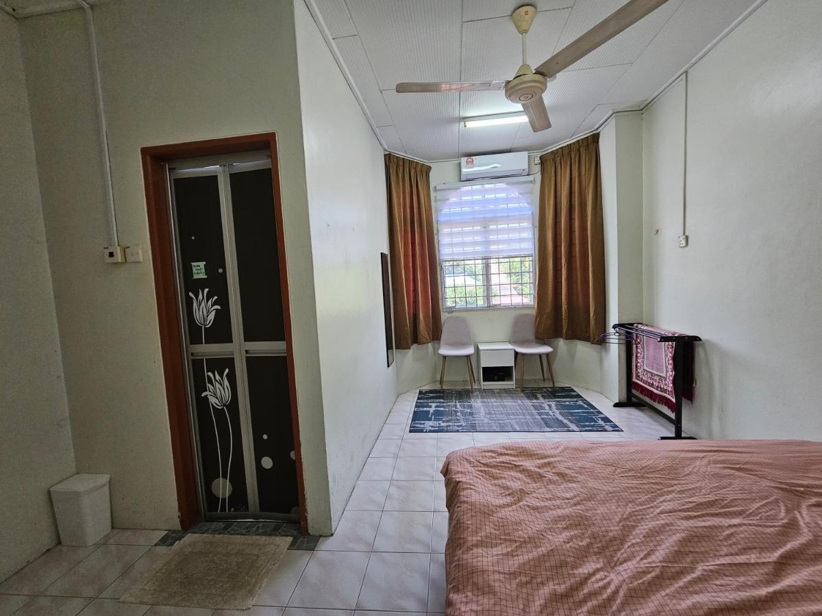 Ruhani Homestay 3 Kb - 4 Bedroom Fully Airconditioned With Wifi & Netflix Кота Бару Екстериор снимка