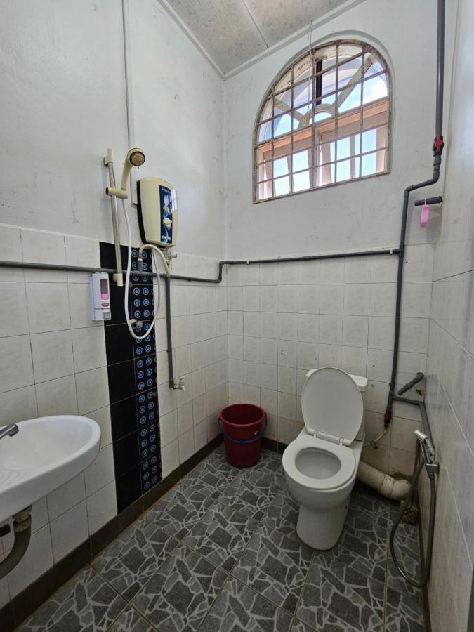 Ruhani Homestay 3 Kb - 4 Bedroom Fully Airconditioned With Wifi & Netflix Кота Бару Екстериор снимка