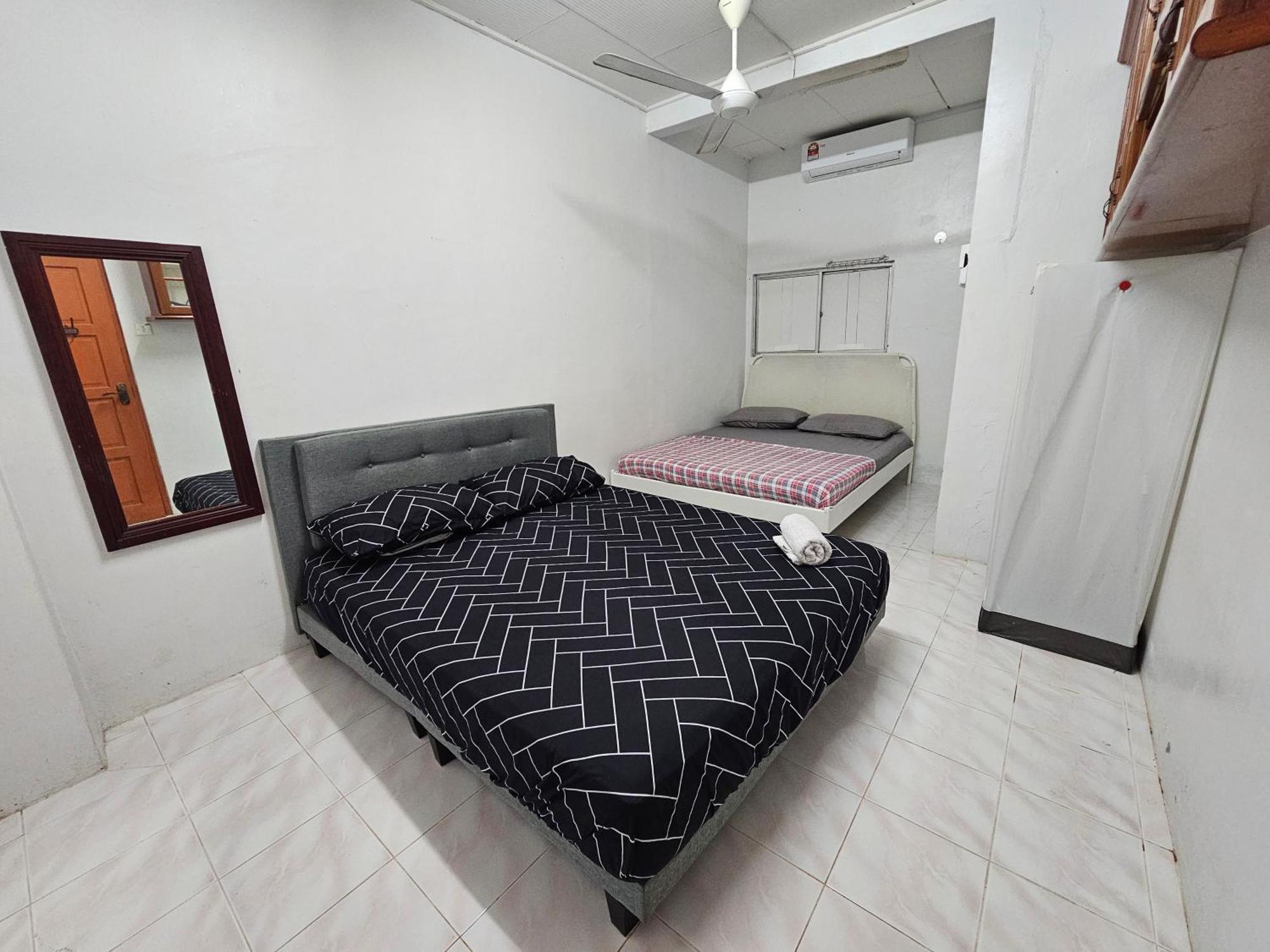 Ruhani Homestay 3 Kb - 4 Bedroom Fully Airconditioned With Wifi & Netflix Кота Бару Екстериор снимка