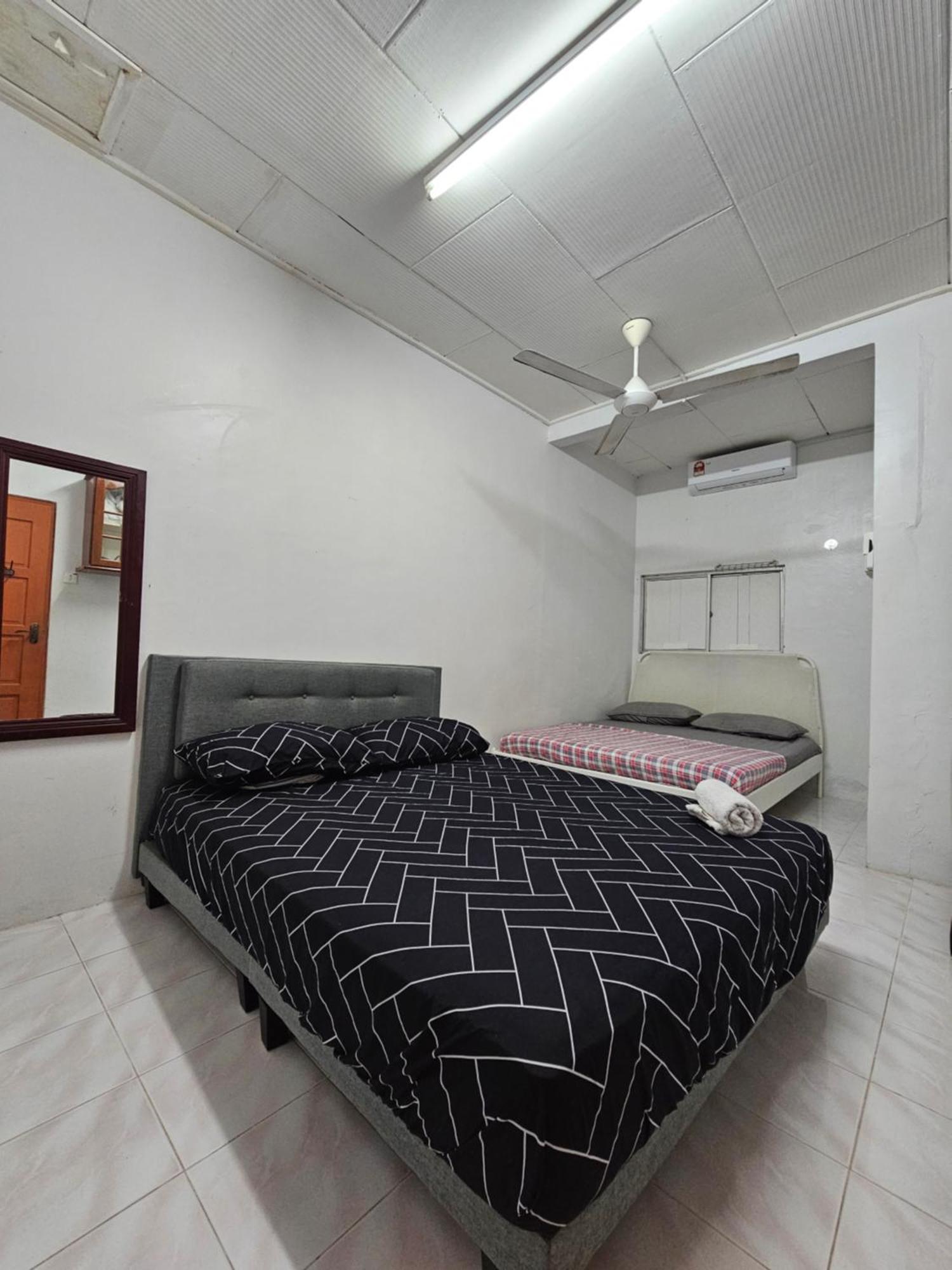 Ruhani Homestay 3 Kb - 4 Bedroom Fully Airconditioned With Wifi & Netflix Кота Бару Екстериор снимка