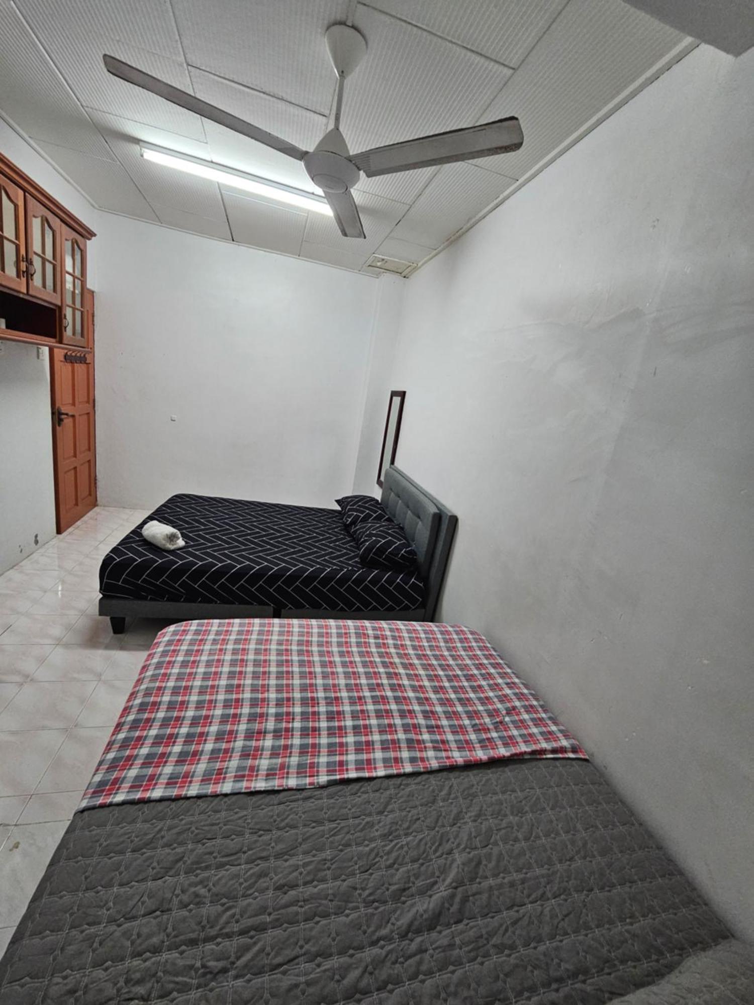 Ruhani Homestay 3 Kb - 4 Bedroom Fully Airconditioned With Wifi & Netflix Кота Бару Екстериор снимка