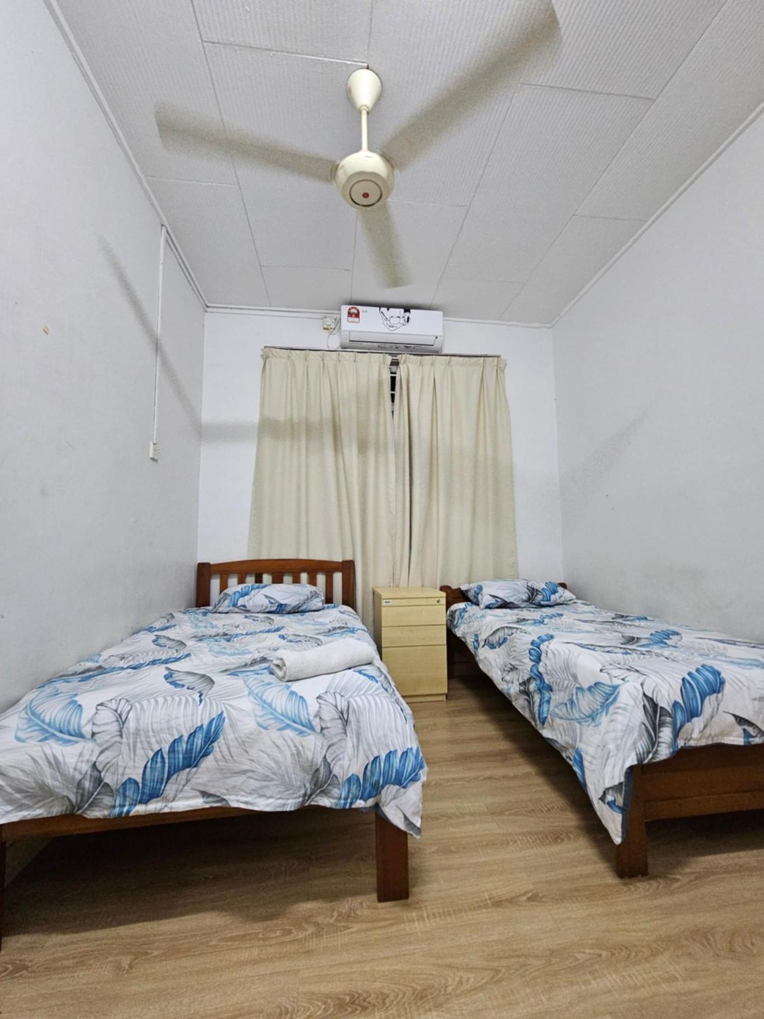 Ruhani Homestay 3 Kb - 4 Bedroom Fully Airconditioned With Wifi & Netflix Кота Бару Екстериор снимка