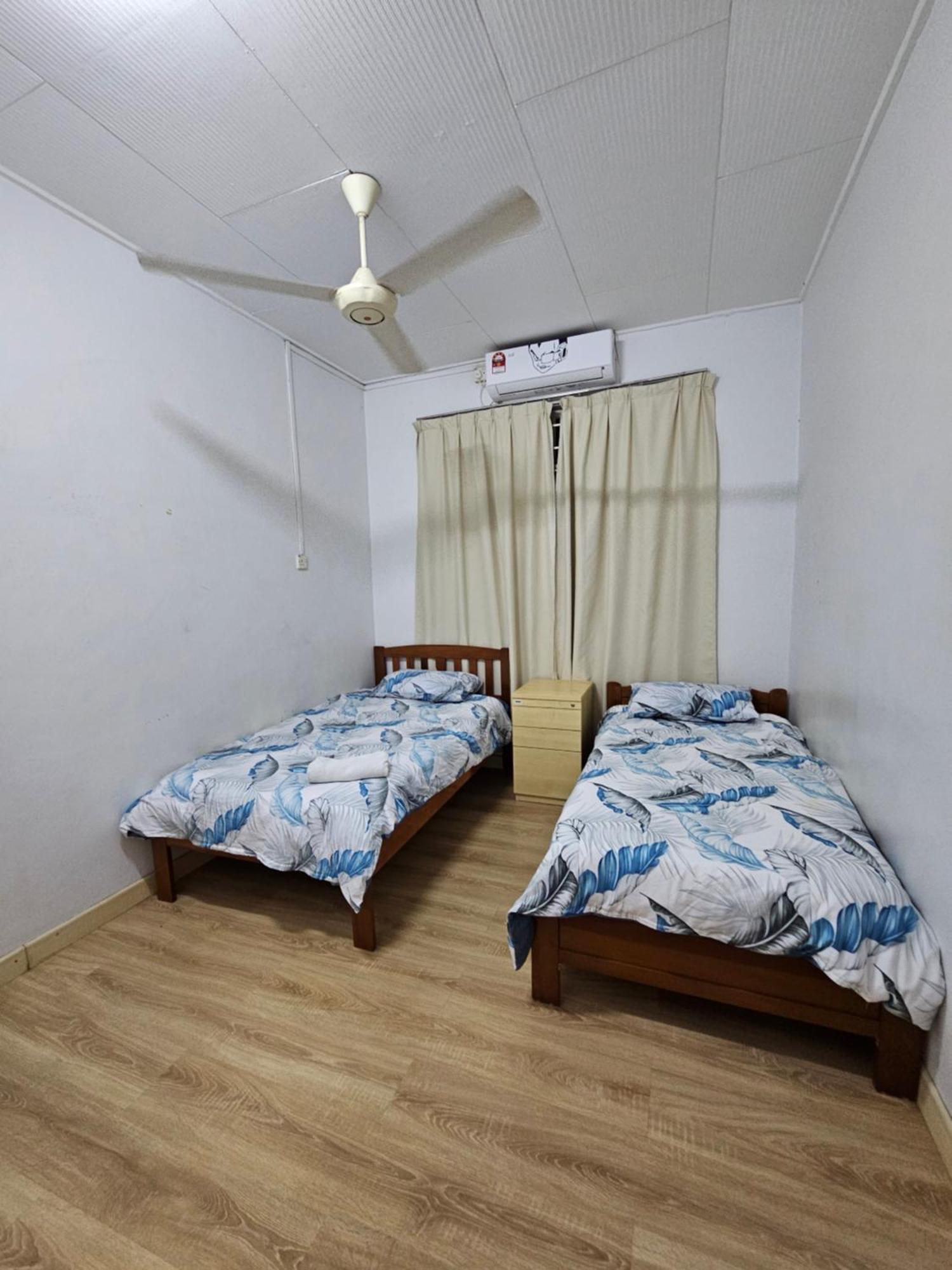 Ruhani Homestay 3 Kb - 4 Bedroom Fully Airconditioned With Wifi & Netflix Кота Бару Екстериор снимка