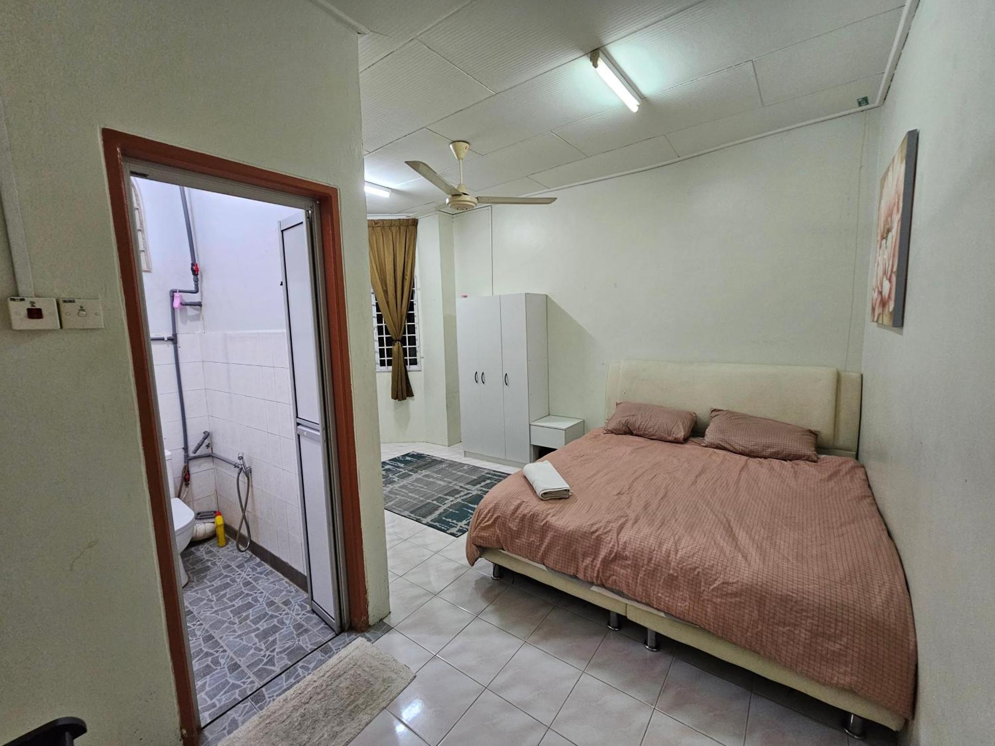 Ruhani Homestay 3 Kb - 4 Bedroom Fully Airconditioned With Wifi & Netflix Кота Бару Екстериор снимка