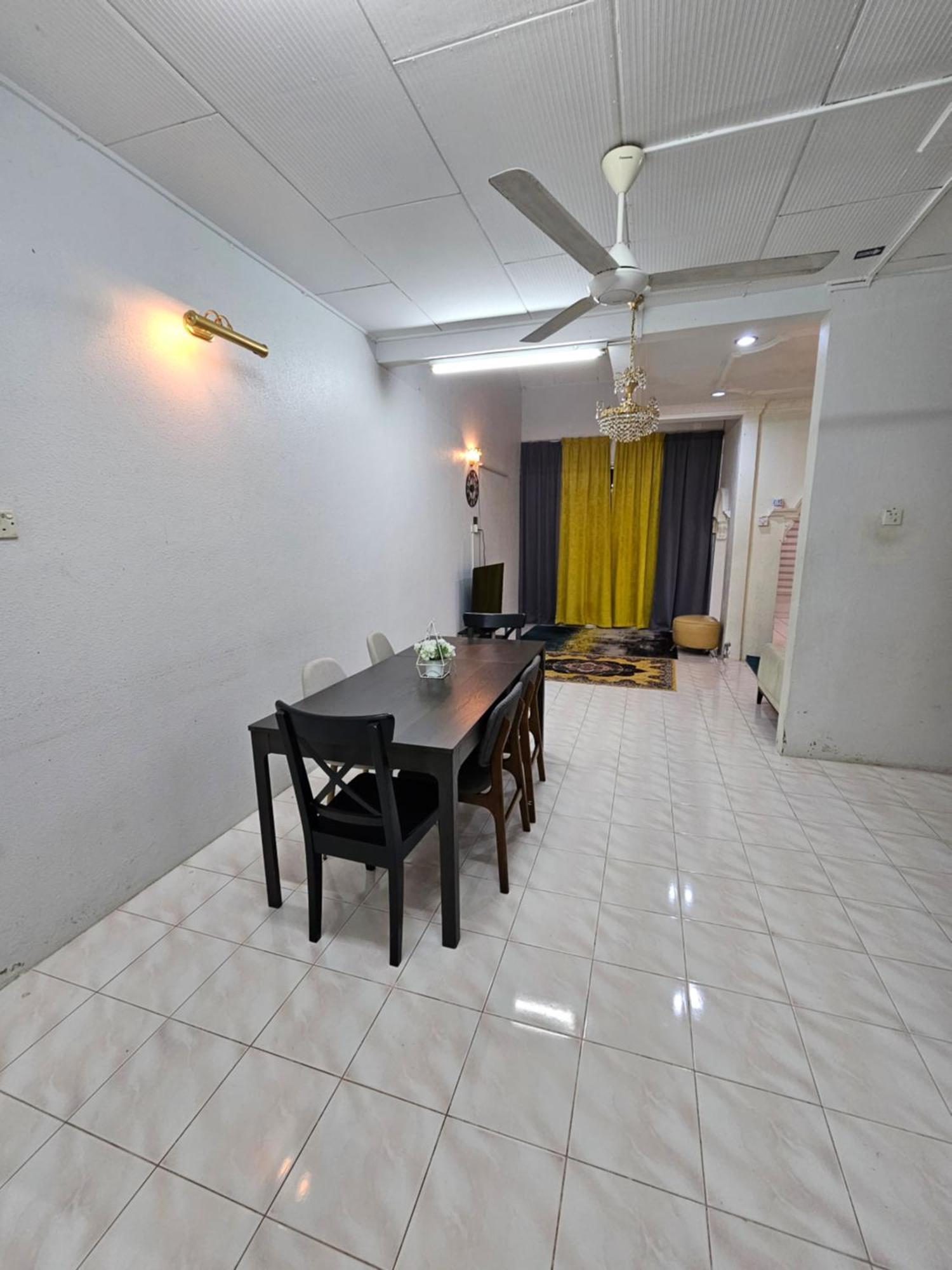Ruhani Homestay 3 Kb - 4 Bedroom Fully Airconditioned With Wifi & Netflix Кота Бару Екстериор снимка