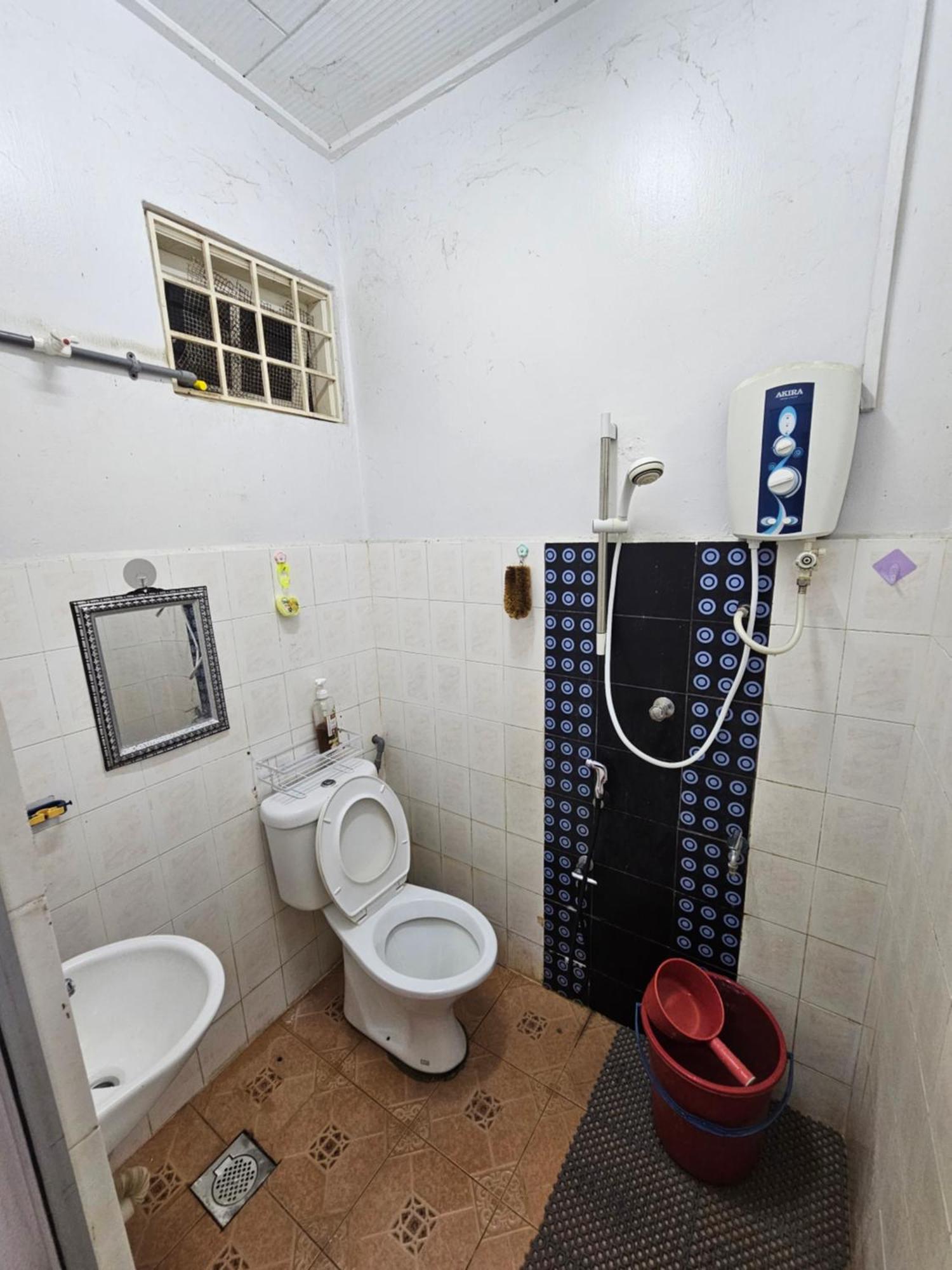 Ruhani Homestay 3 Kb - 4 Bedroom Fully Airconditioned With Wifi & Netflix Кота Бару Екстериор снимка